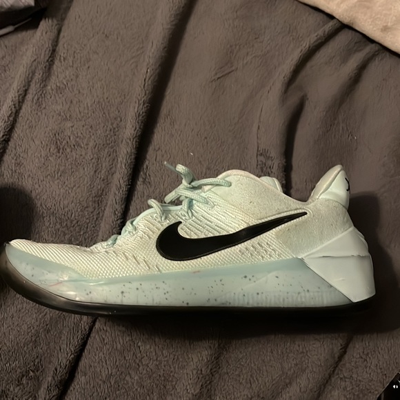 Kobe AD - Picture 2 of 6